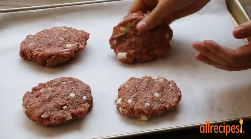 Chả bò chiên nấm ăn kèm cơm nóng ngon tuyệt - 2