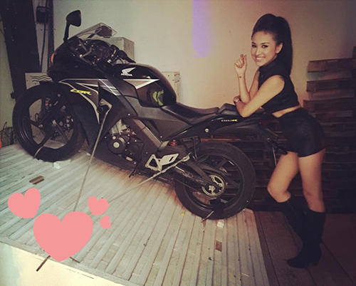 Mỹ nhân Việt táo bạo khoe dáng bên mô tô "khủng" - 5