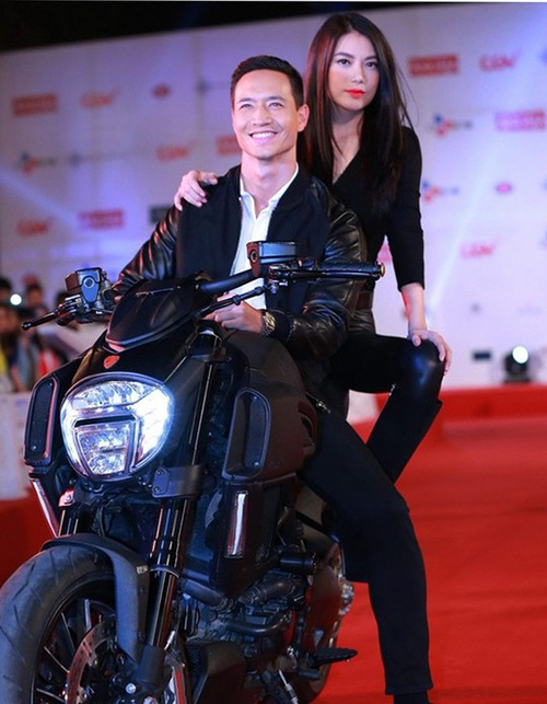 Mỹ nhân Việt táo bạo khoe dáng bên mô tô "khủng" - 3