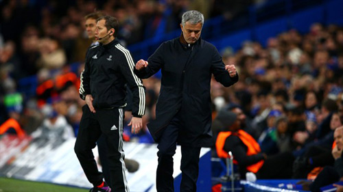 Chelsea nhất bảng, Mourinho vẫn xin lỗi CĐV - 1