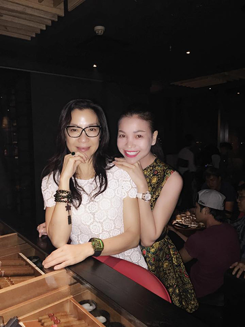 Facebook sao 10/12: Hà Hồ "khoe" ăn sắn dát vàng - 4