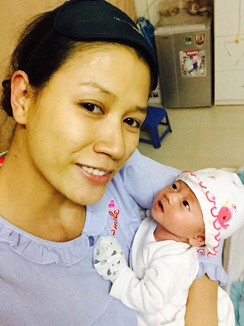 Facebook sao 10/12: Hà Hồ "khoe" ăn sắn dát vàng - 4