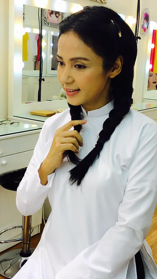 Facebook sao 10/12: Hà Hồ "khoe" ăn sắn dát vàng - 5