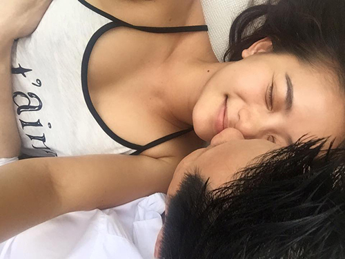 Facebook sao 10/12: Hà Hồ "khoe" ăn sắn dát vàng - 8