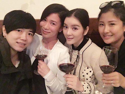 Facebook sao 10/12: Hà Hồ "khoe" ăn sắn dát vàng - 6