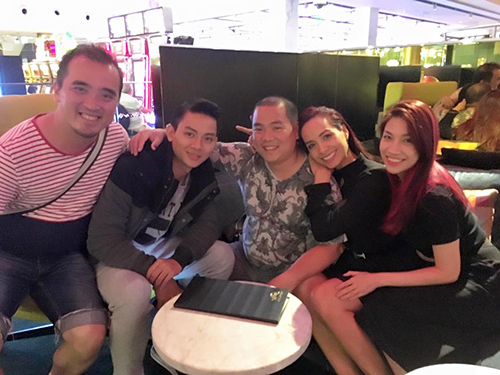 Facebook sao 10/12: Hà Hồ "khoe" ăn sắn dát vàng - 9