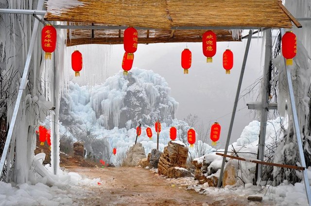 Đẹp mê hồn cảnh thác nước đóng băng ở Trung Quốc - 1