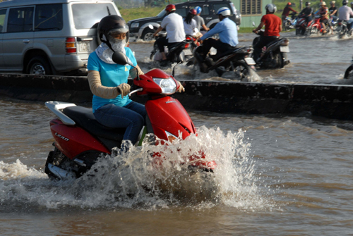 TP.HCM: Trạm bơm thoát nước... gây ngập hơn 300 hộ dân - 2