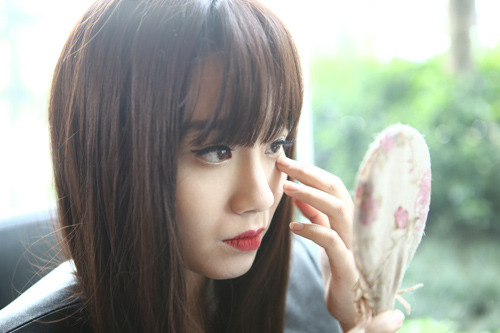 Khoảnh khắc: Linh Miu hở bạo "cày phim" giữa giá lạnh - 3