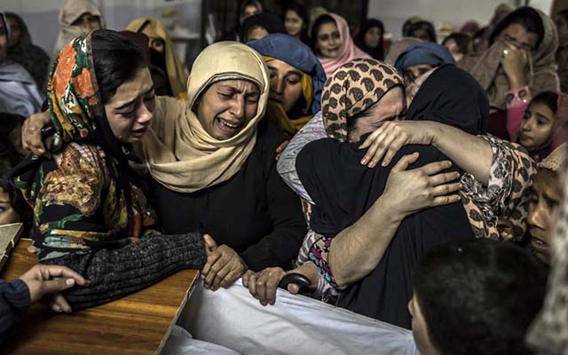 Taliban thảm sát trường học Pakistan: Cả thế giới phẫn nộ - 1