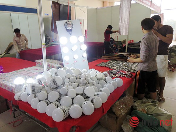 Đà Nẵng: Hàng Trung Quốc lại chui vào hội chợ hàng Việt! - 10