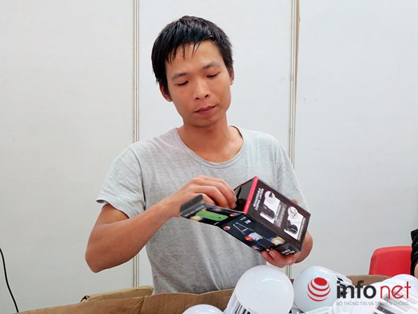 Đà Nẵng: Hàng Trung Quốc lại chui vào hội chợ hàng Việt! - 12