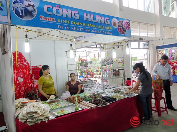 Đà Nẵng: Hàng Trung Quốc lại chui vào hội chợ hàng Việt! - 5