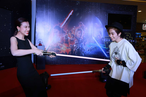 Fan Việt xếp hàng dài mua vé xem &#34;Star Wars&#34; sớm - 4