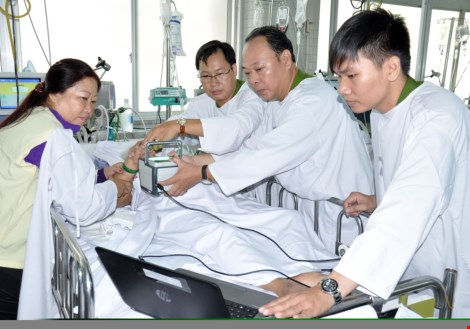 Cuối tuần vào bệnh viện làm CMND cho bệnh nhân - 1