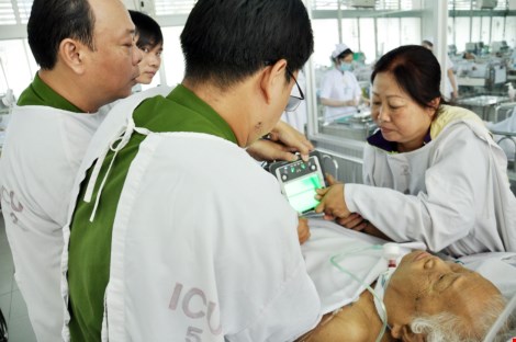 Cuối tuần vào bệnh viện làm CMND cho bệnh nhân - 2