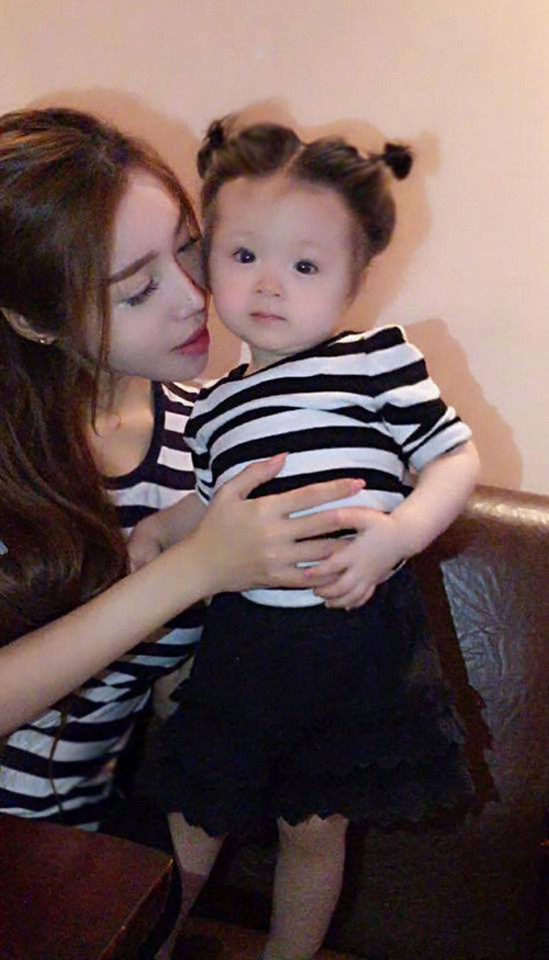 Chùm ảnh tình mẫu tử cảm động của Elly Trần và con gái - 6
