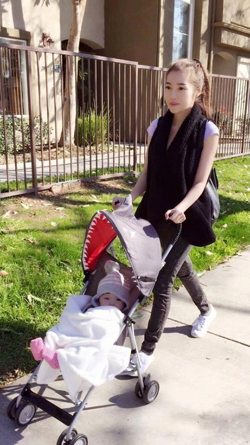 Chùm ảnh tình mẫu tử cảm động của Elly Trần và con gái - 9