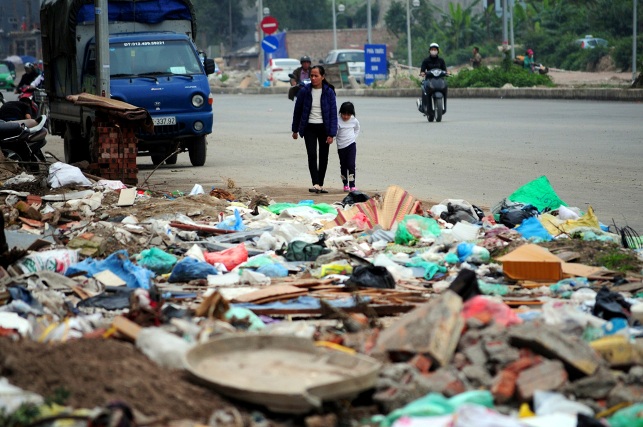 HN: Đường nghìn tỷ chưa hoàn thiện đã thành bãi rác - 14