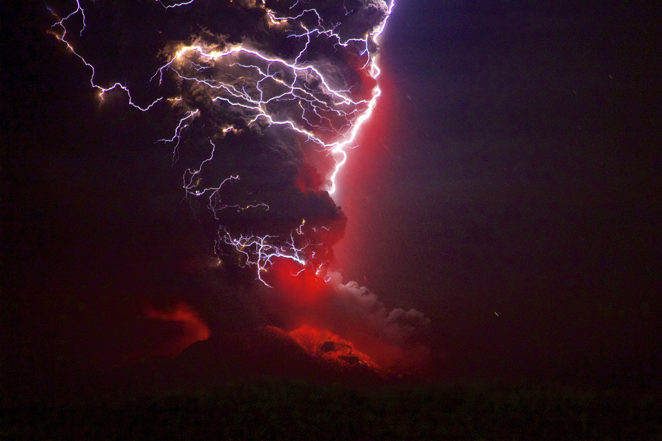 14 hình ảnh núi lửa phun trào rợn ngợp nhất 2015 - 1