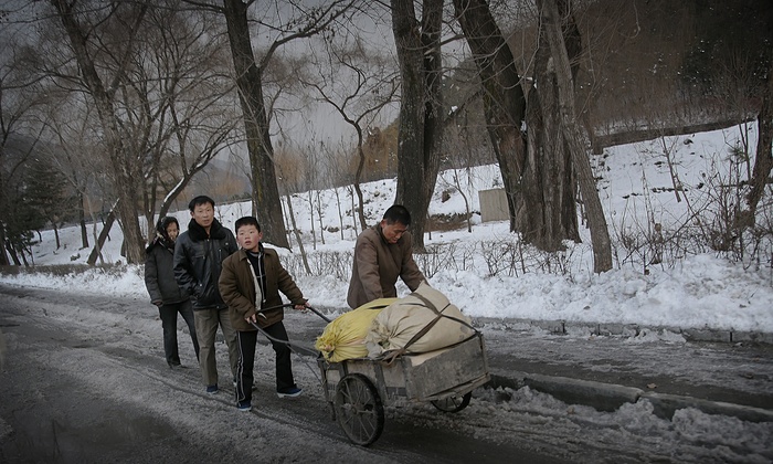 Ảnh: Cuộc sống mùa đông của người dân Triều Tiên - 11