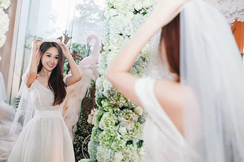 Facebook sao 14/12: Lộ ảnh con trai và 'bà xã' Tùng Dương - 8