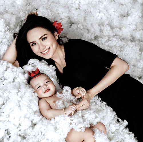 Facebook sao 14/12: Lộ ảnh con trai và 'bà xã' Tùng Dương - 11