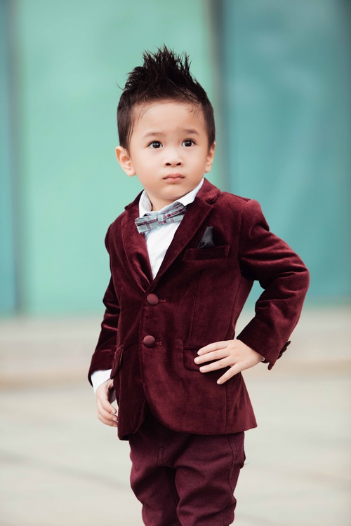 Con trai Ngô Kiến Huy ngày càng giống bố - 1