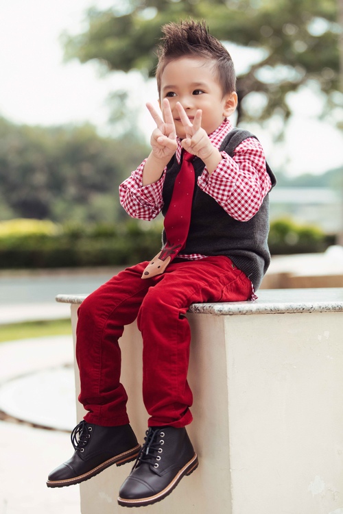 Con trai Ngô Kiến Huy ngày càng giống bố - 4