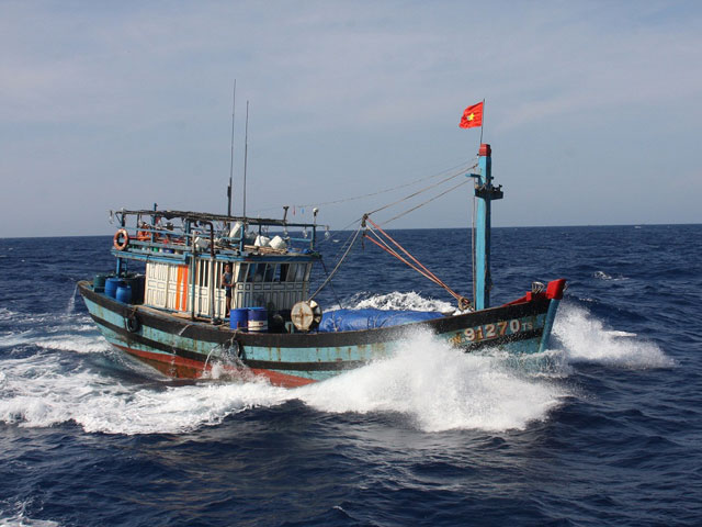 Đề nghị Philippines cho tàu cá VN vào tránh bão Melor - 1