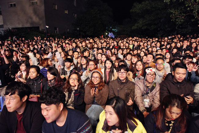 Nữ sinh nghệ thuật hàng đầu Hàn Quốc biểu diễn tại HN - 2