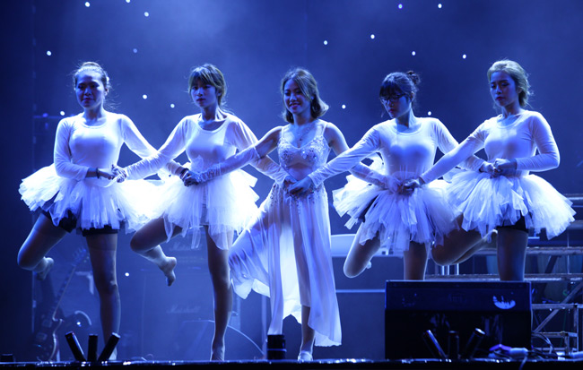 Nữ sinh nghệ thuật hàng đầu Hàn Quốc biểu diễn tại HN - 17