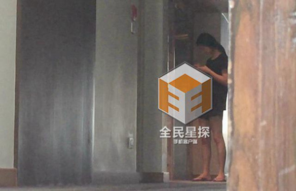 Clip: 'Soái ca' Chung Hán Lương bí mật hẹn gặp vợ con - 9