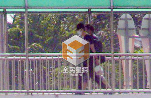 Clip: 'Soái ca' Chung Hán Lương bí mật hẹn gặp vợ con - 11