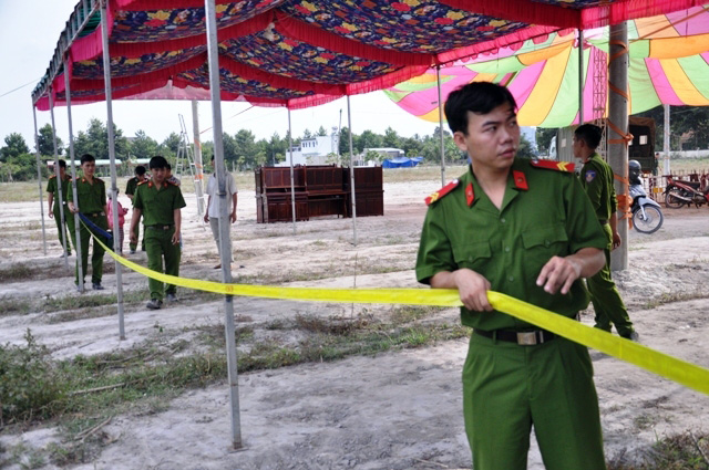 Rà bom, mìn khu vực xét xử vụ thảm án ở Bình Phước - 11