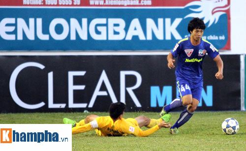 Công Phượng: Từ cầu thủ đá bóng lá chuối tới ngôi sao HAGL - 3