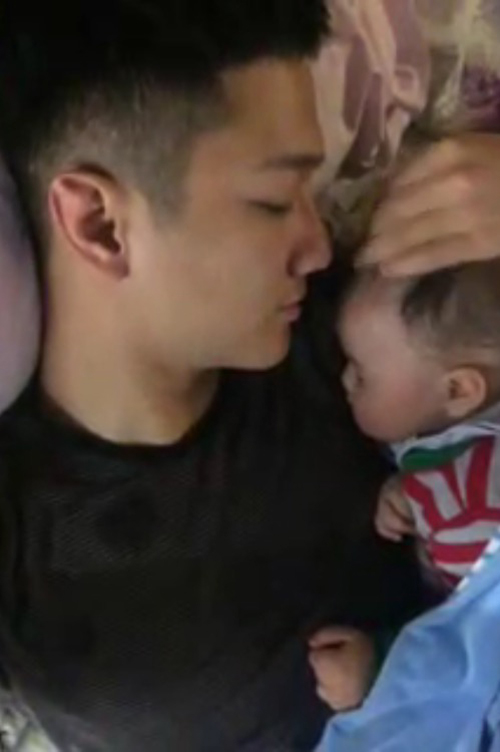 Facebook sao 17/12: Mr Đàm kêu gọi ủng hộ cho Phạm Hương - 2