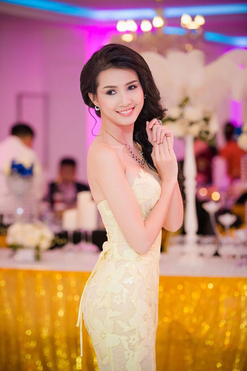 Dương Thùy Linh khoe lưng trần giữa trời đông Hà Nội - 7