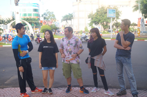 Diệu Nhi – Trương Nam Thành vất vả đến Buôn Đôn - 2