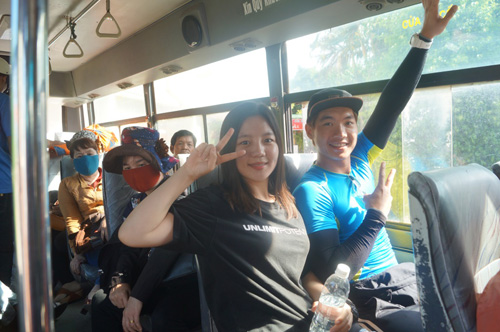 Diệu Nhi – Trương Nam Thành vất vả đến Buôn Đôn - 3