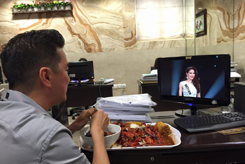 Facebook sao 17/12: Mr Đàm kêu gọi ủng hộ cho Phạm Hương - 1