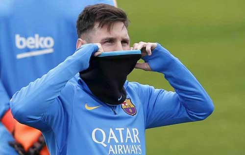 Tin HOT tối 17/12: Messi bất ngờ dính cơn đau lạ - 1