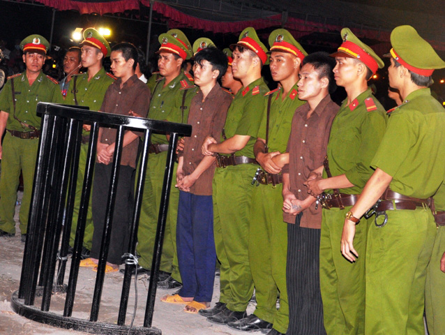 Thảm án ở Bình Phước: Sát thủ đứng không vững khi nhận án tử - 1