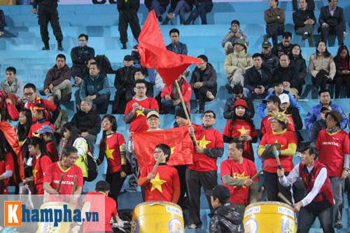 U23 VN chơi lăn xả, fan nhí "thắp lửa" trên khán đài - 8