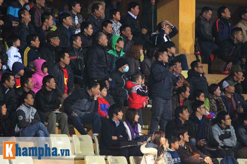 U23 VN chơi lăn xả, fan nhí "thắp lửa" trên khán đài - 7