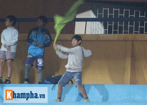 U23 VN chơi lăn xả, fan nhí "thắp lửa" trên khán đài - 6