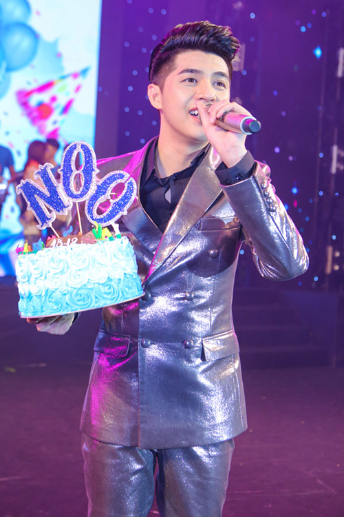 Hà Hồ chơi trội lái xế sang vào thẳng sân khấu - 13