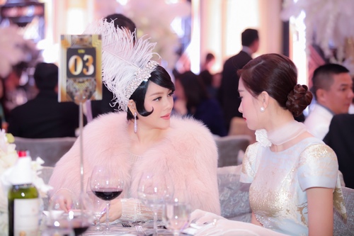 Thủy Tiên, Hoàng Thùy Linh hở bạo giữa cái lạnh 13 độ C - 12