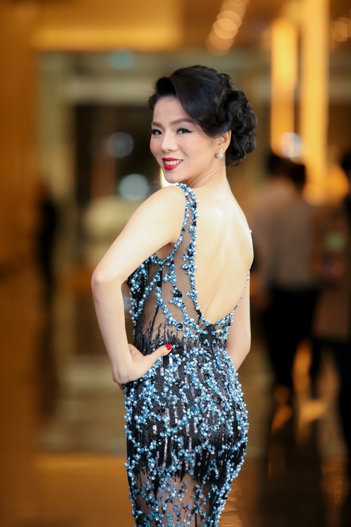 Thủy Tiên, Hoàng Thùy Linh hở bạo giữa cái lạnh 13 độ C - 3