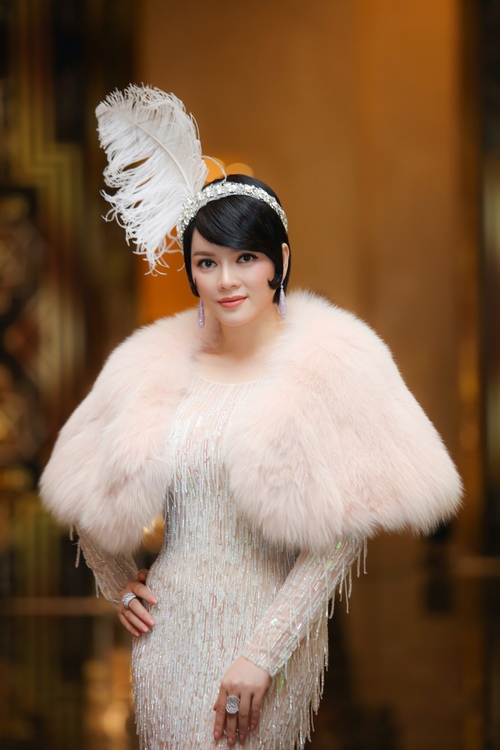 Thủy Tiên, Hoàng Thùy Linh hở bạo giữa cái lạnh 13 độ C - 10